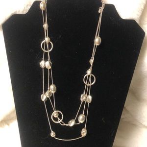 Geometric shape thriller strand necklace silver